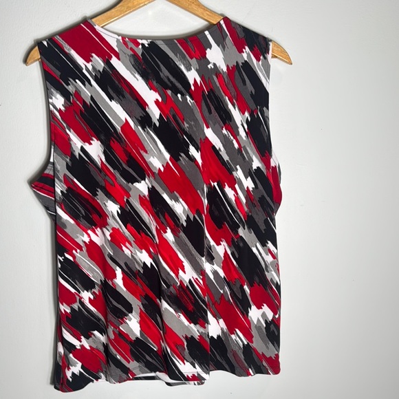 Jones Studio Red and Black Sleeveless Blouse / Camisole with Pleated Design - Picture 4 of 7